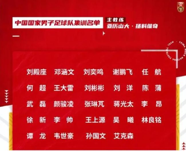 严寒的怀俄明州山谷中，一辆马车载着赏金猎人“绞刑者”约翰·鲁斯（库尔特·拉塞尔 Kurt Russell 饰）及其价值一万美元的猎物黛西·多摩格（詹妮弗·杰森·李 Jennifer Jason Leigh 饰）踏雪而行。途中，黑人赏金猎人马奎斯·沃伦少校（塞缪尔·杰克逊 Samuel L. Jackson 饰）和新人警长克里斯·马尼克斯（沃尔顿·戈金斯 Walton Goggins 饰）接踵登上马车，红石镇是他们配合的方针。因为风雪太年夜，马车停在了米妮男装店，但是熟习的店东人不翼而飞，却还有四名不速之